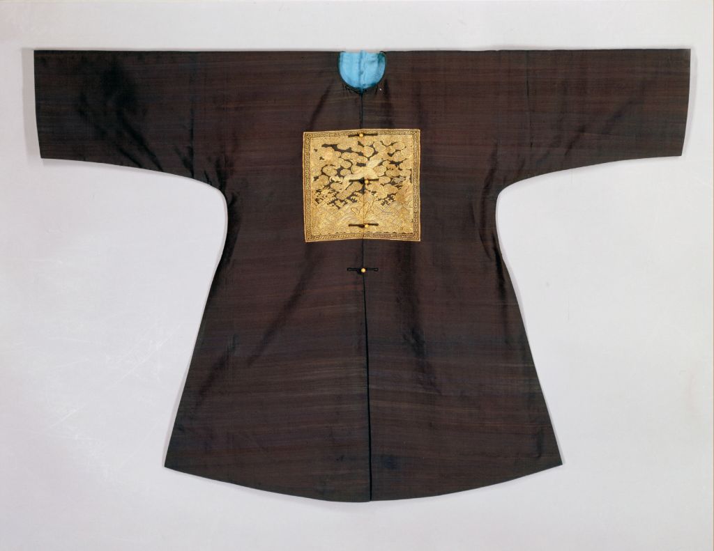 图片[1]-One piece patchwork suit with stone blue ground tapestry and gold pattern-China Archive